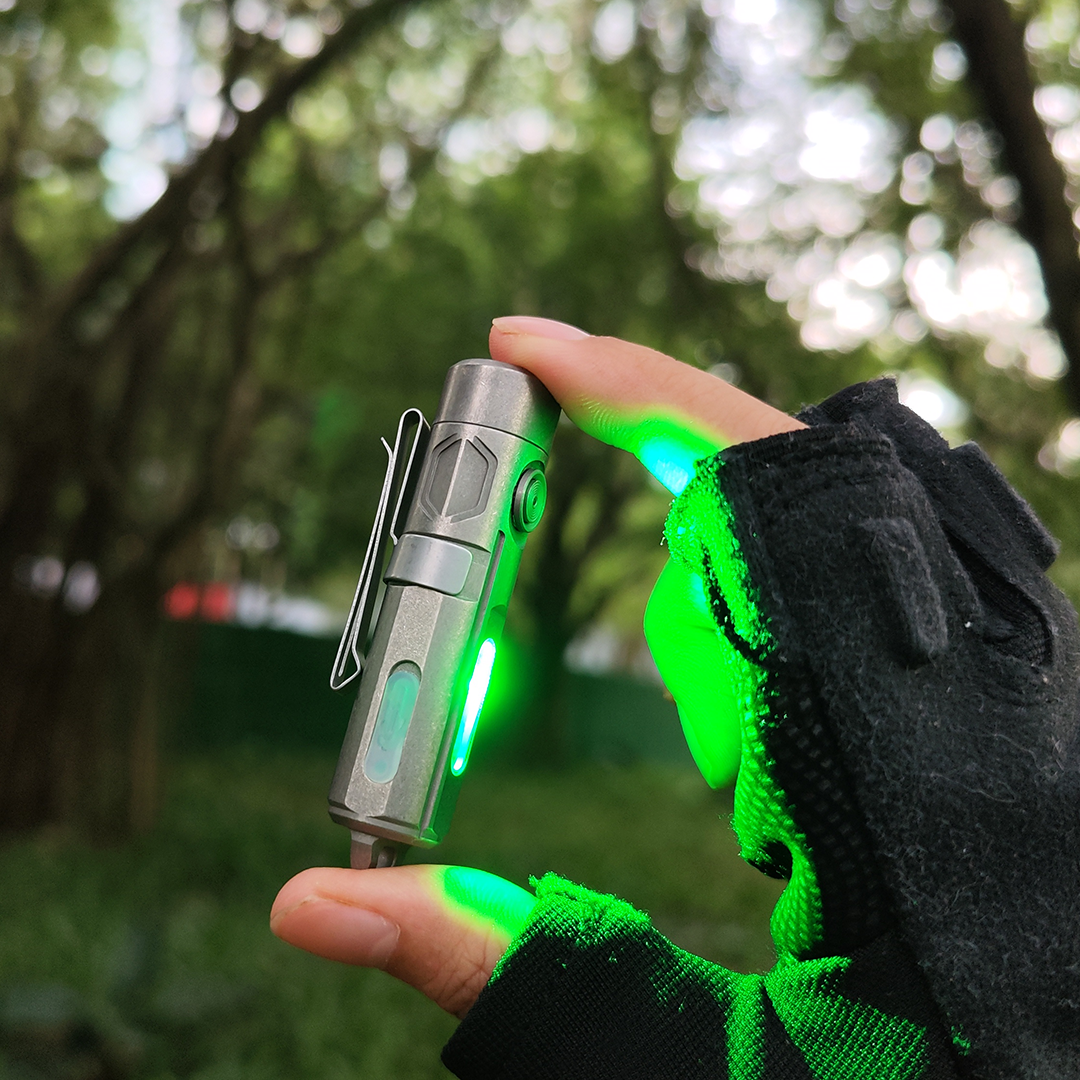 5 Light Colors, One Tiny Flashlight