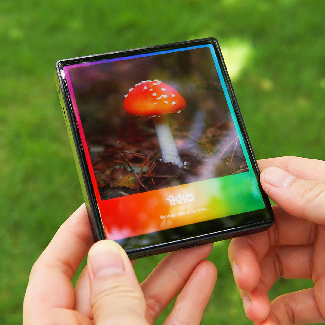 The Palm-Sized Phone That Thinks