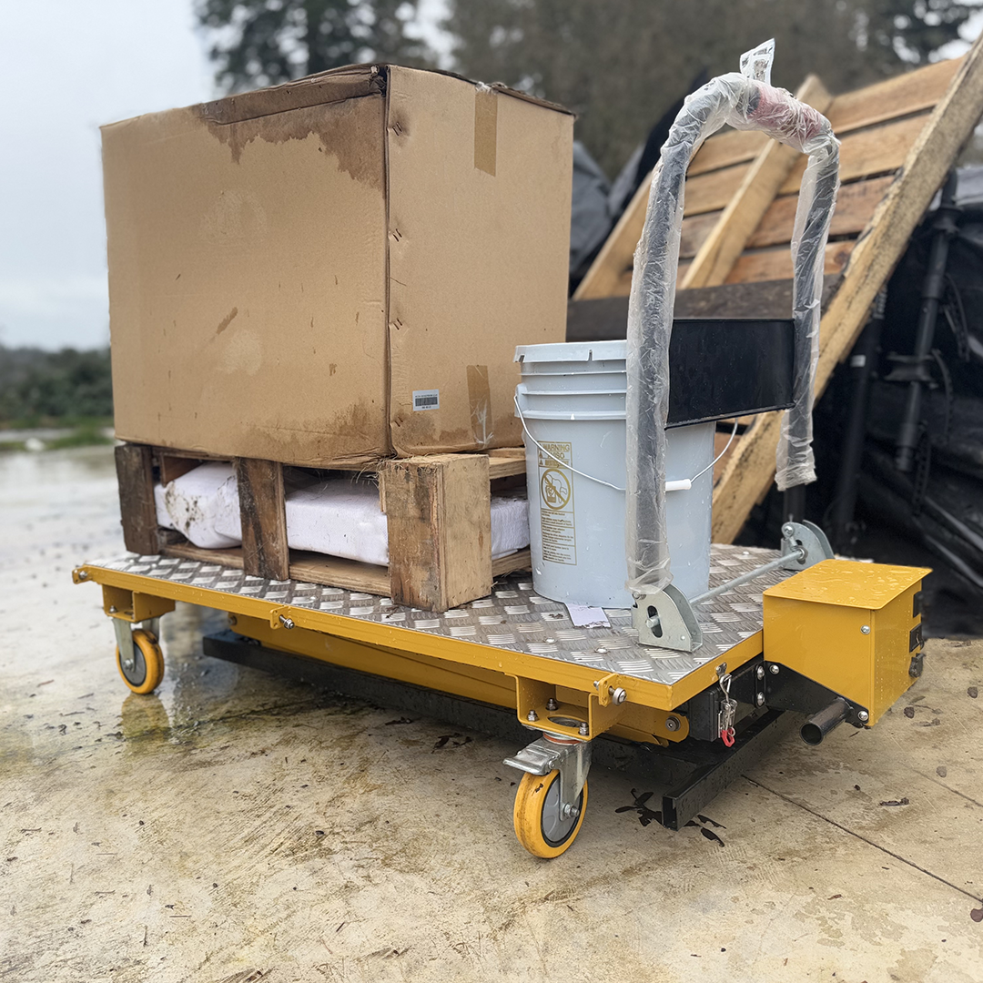 Effortless Battery-Powered Lift Cart for Easy Cargo Loading