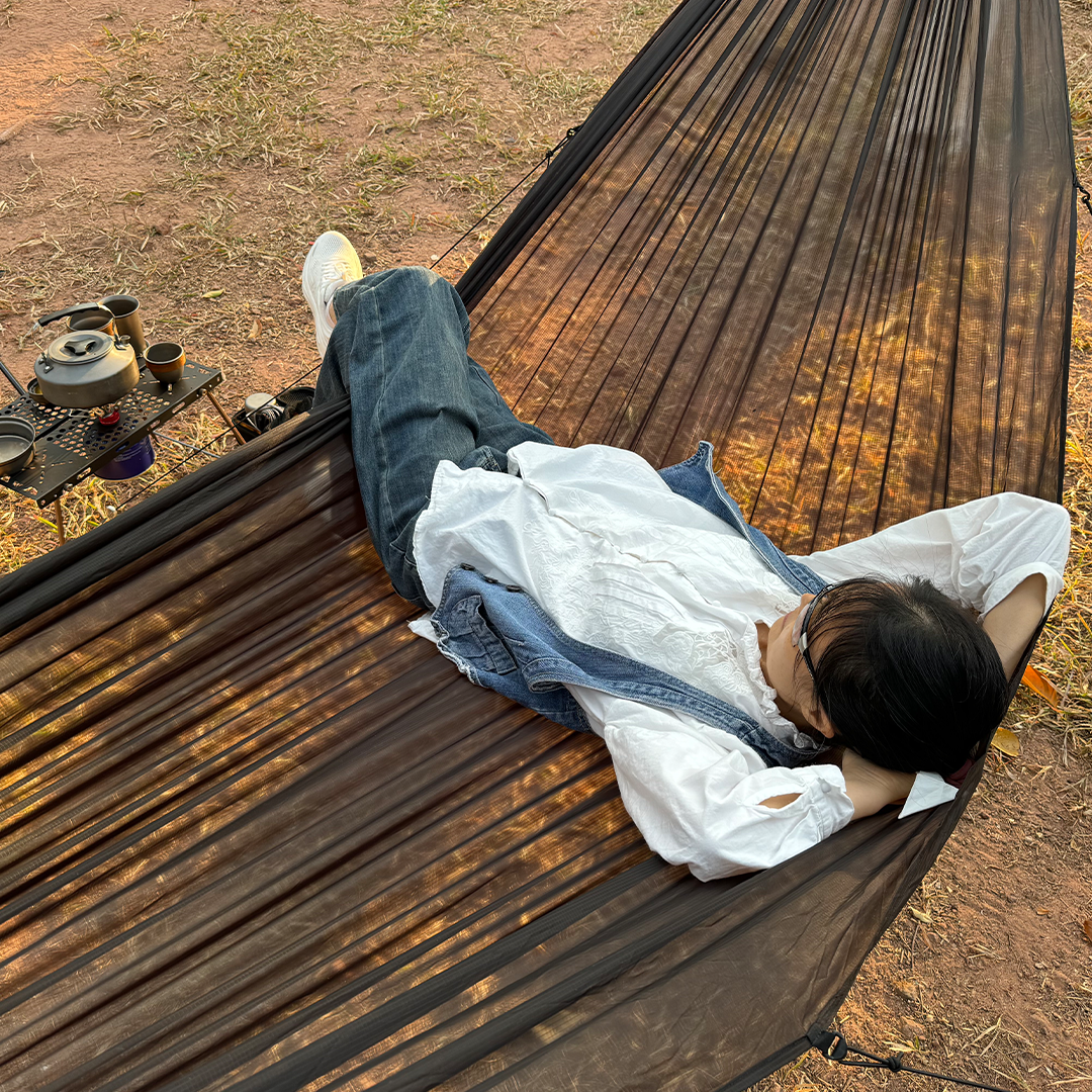 Almost Weightless Modular Hammock