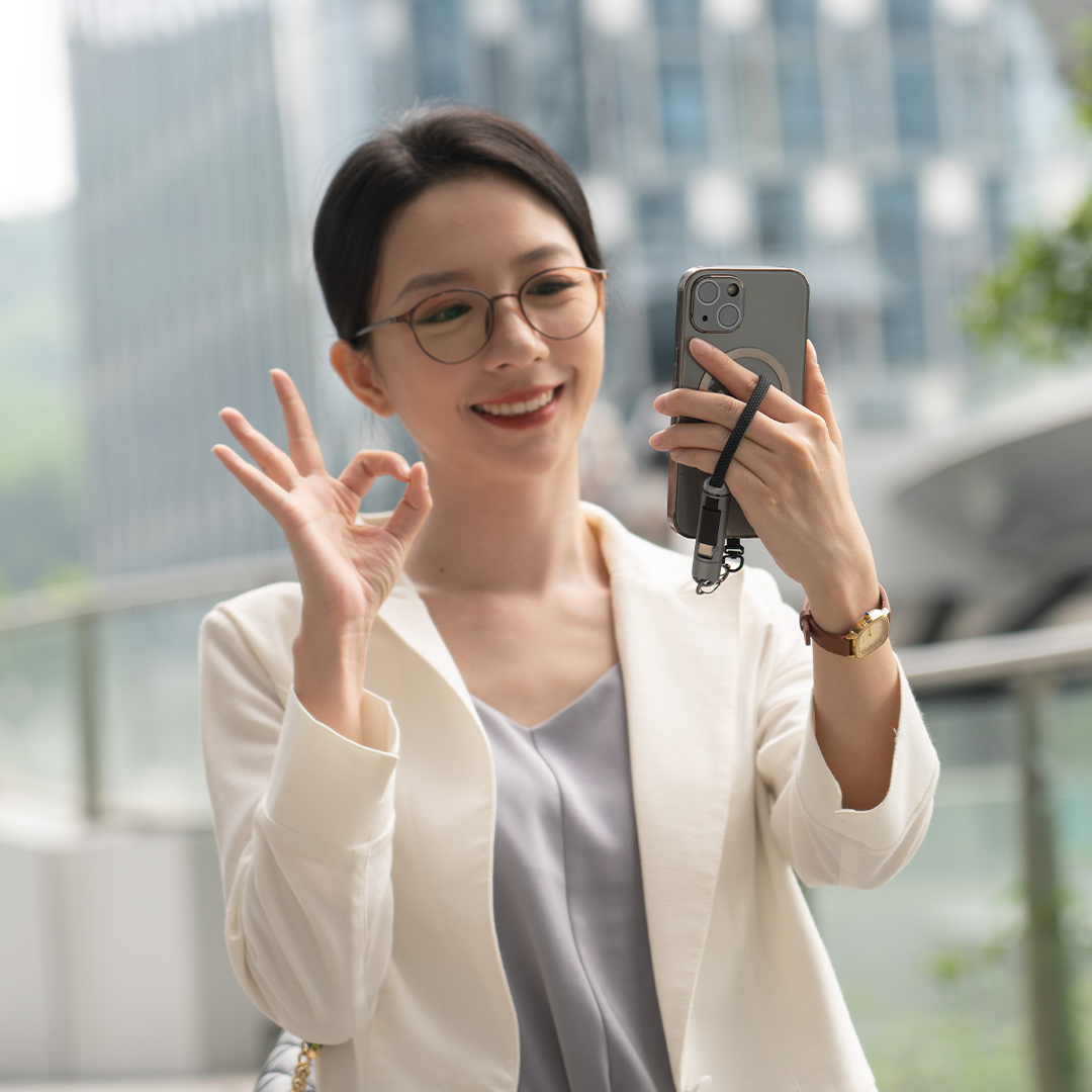 The Keychain That Charges, Stores, Tracks