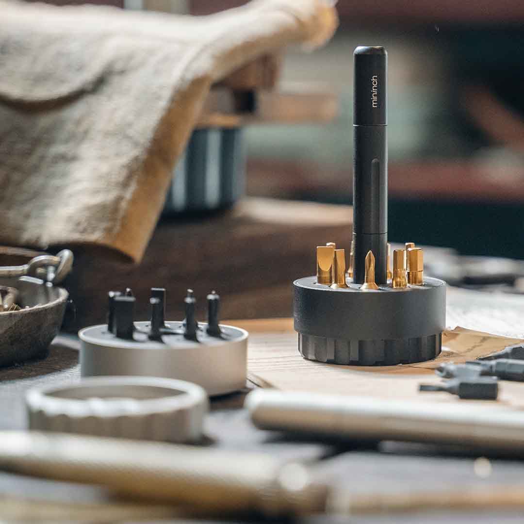 Engineered Grip Meets Smart Torque In One Sleek Screw Slayer