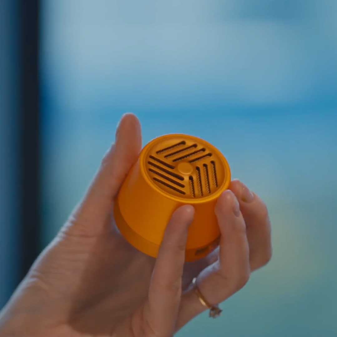 The Magnetic Wireless Charging Speaker