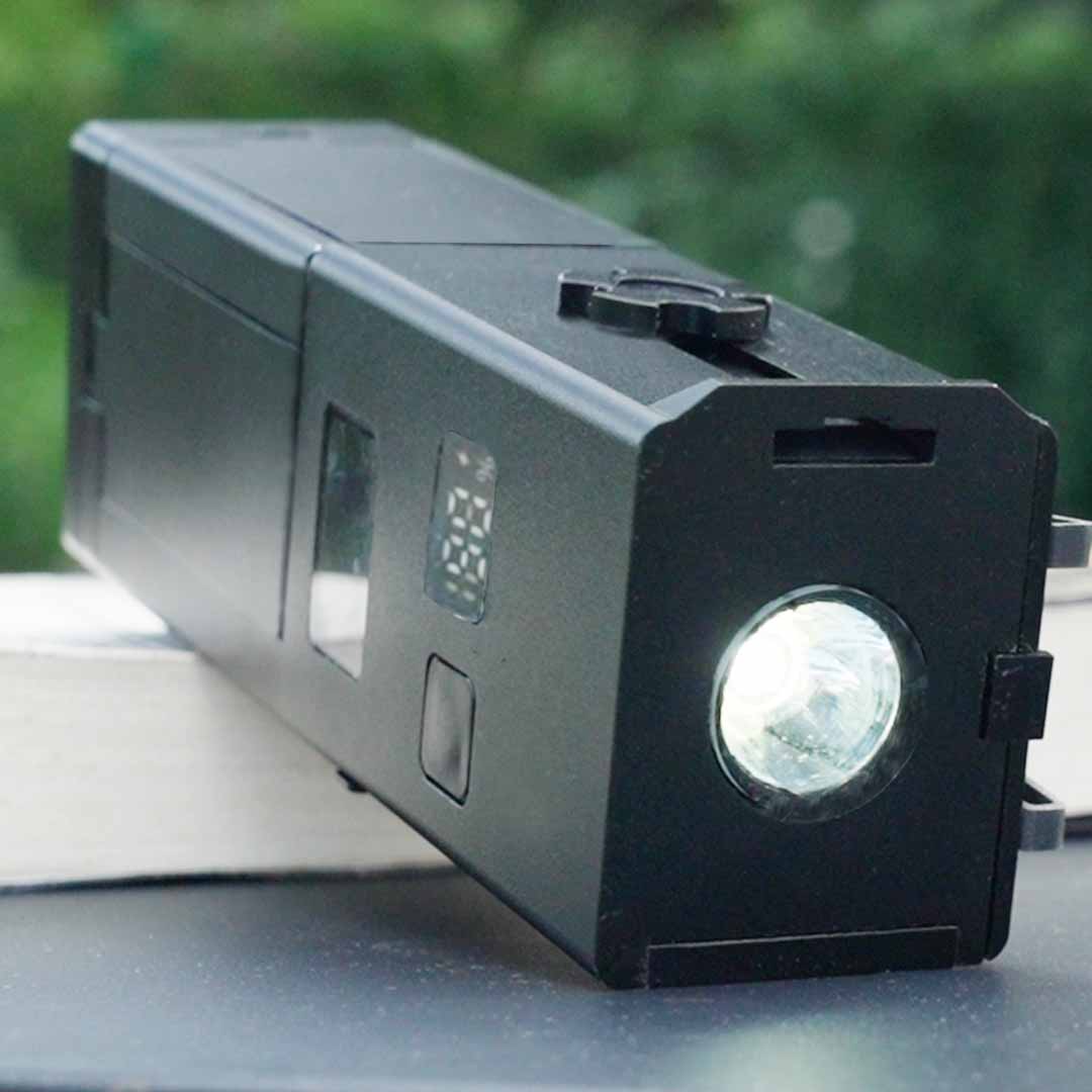 Modular Flashlight Splits Into Two Lights