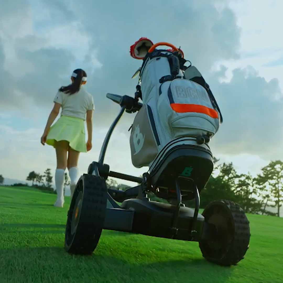 The Robot Caddy With AI Shot Advice