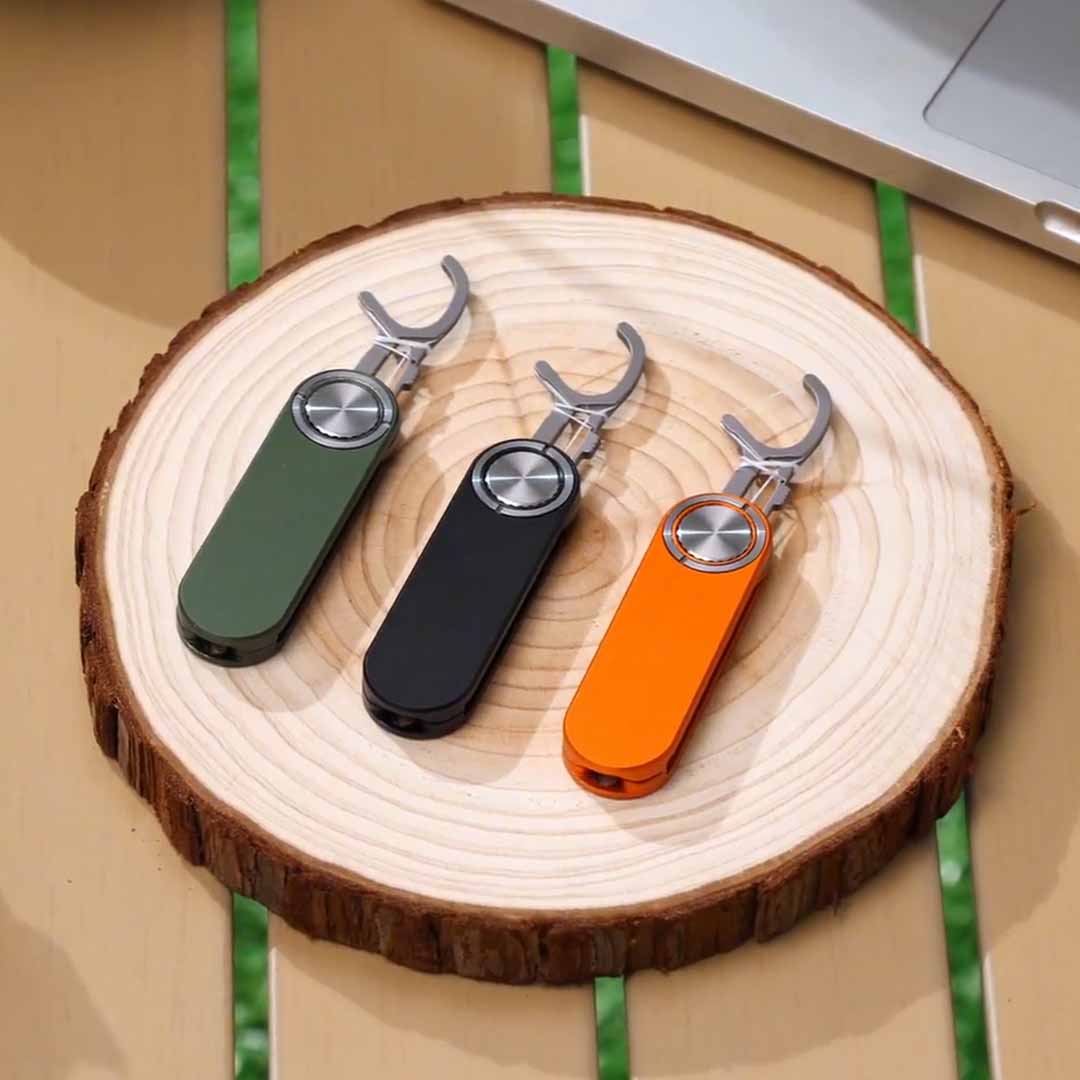 The Titanium Floss Tool That Lives On Your Keychain