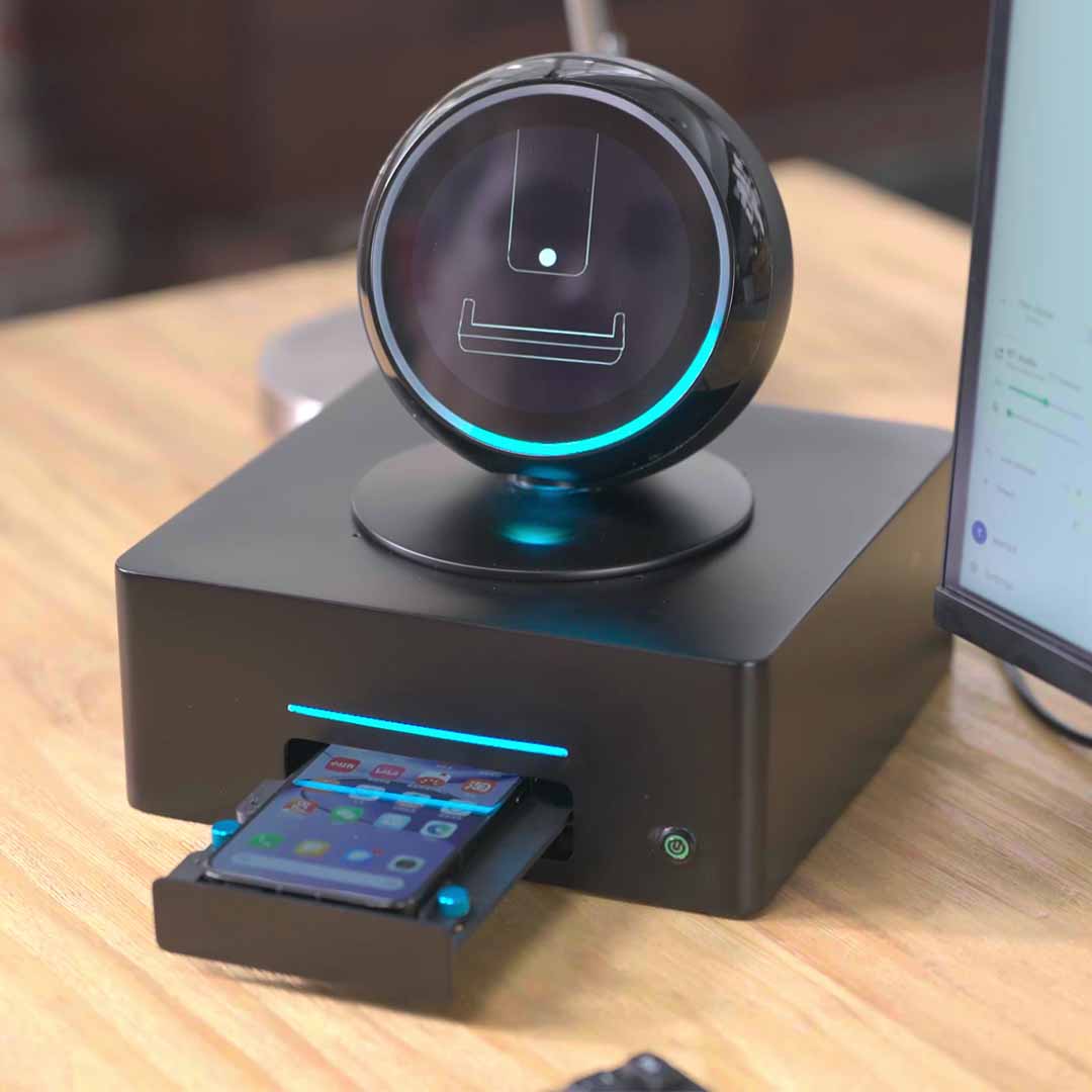 An AI That Actually Uses Your Phone