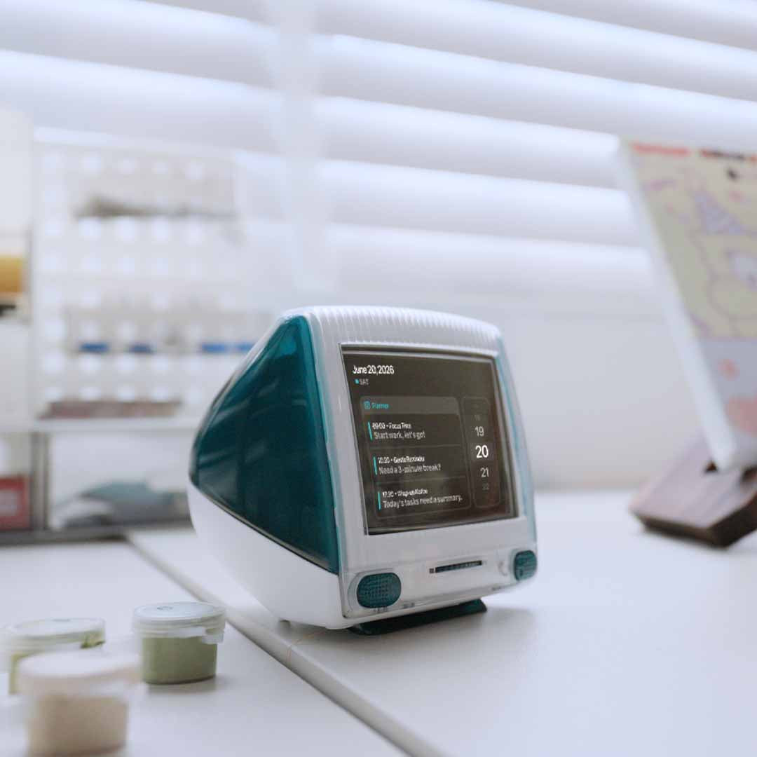 Retro AI Desk Companion