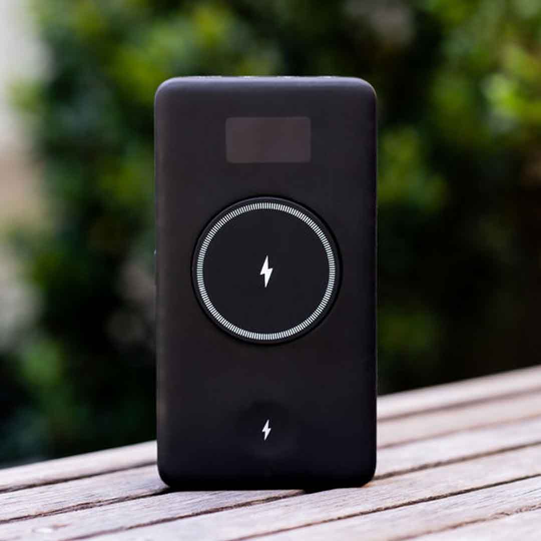 275W, OLED Screen Powerbank Charges MacBook & IPhone Fast