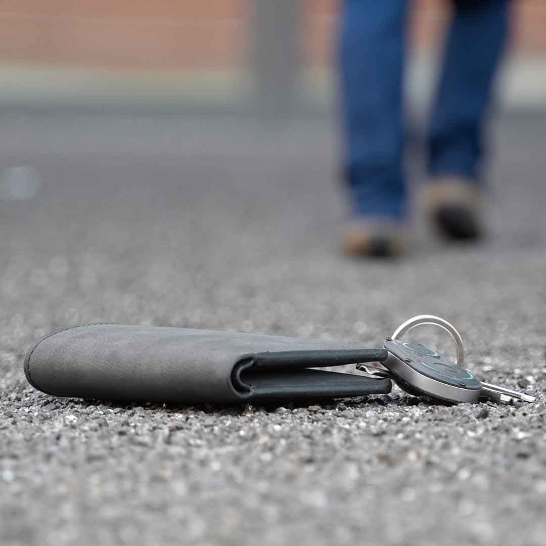 Ultra-Thin Card & Sturdy Keyring: Loud, Waterproof, Luminous Trackers