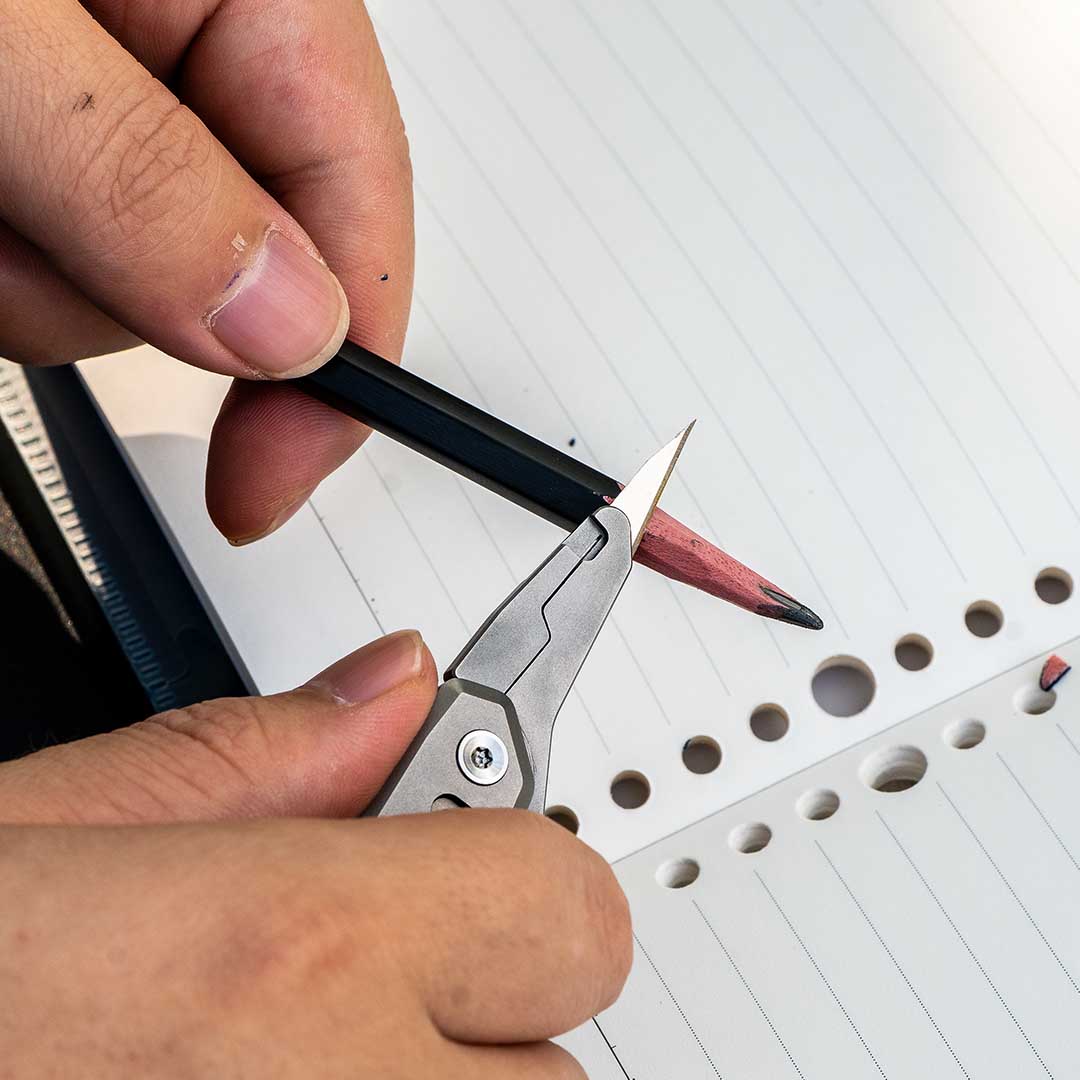 Titanium Utility Knife With Secure Backup Blades