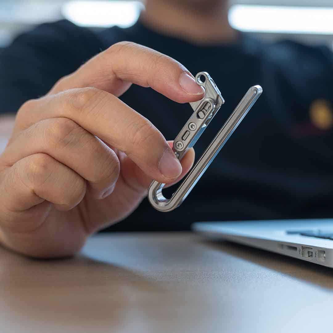 Titanium Keychain With Gravity Lock