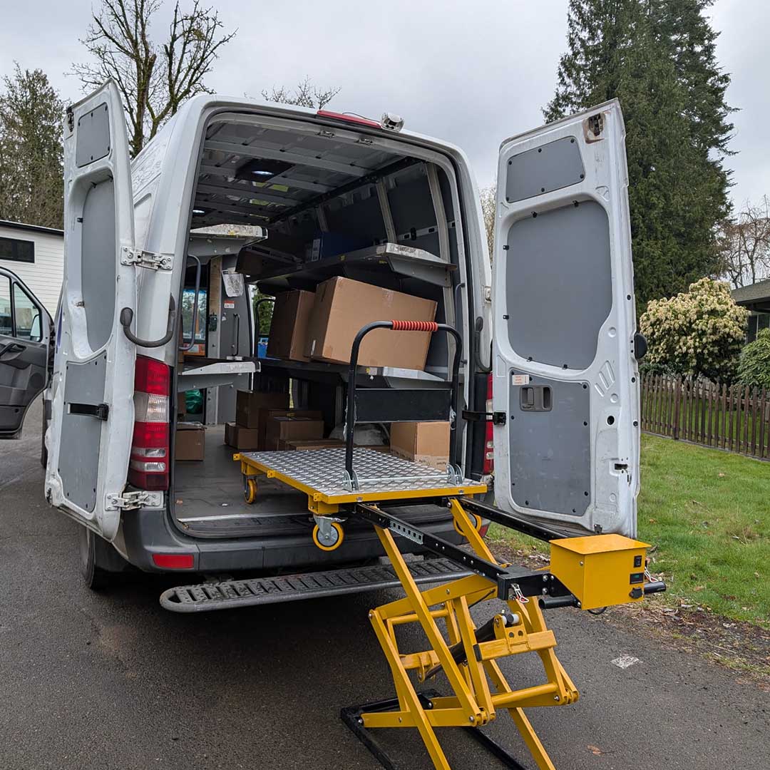 Effortless Battery-Powered Lift Cart for Easy Cargo Loading