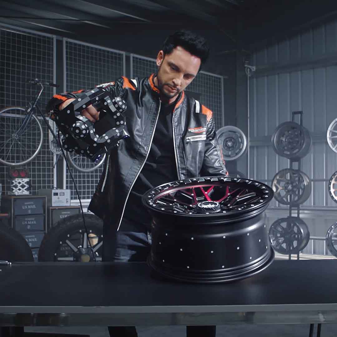 Optical Tracking 3D Scanner for Marker-Free Scans