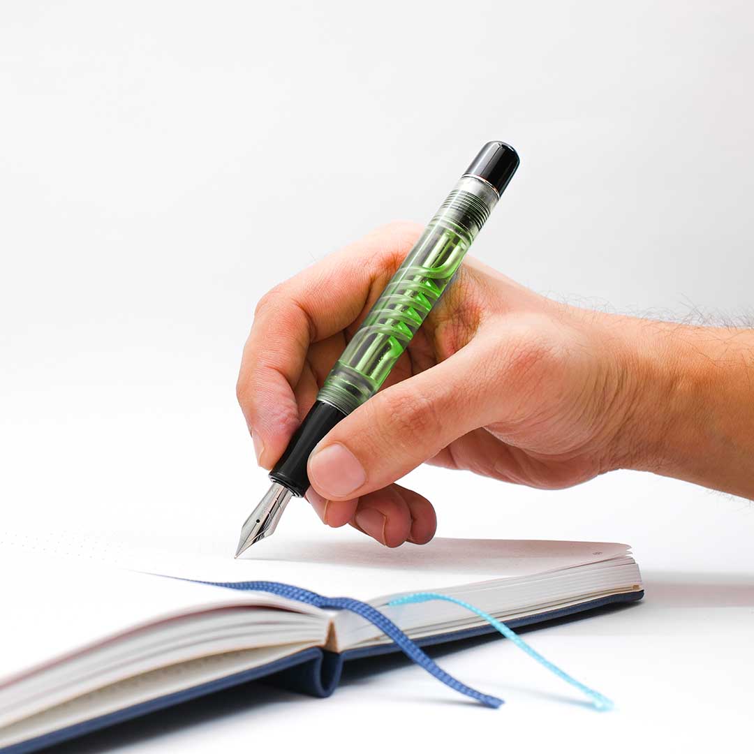 Fountain Writing With Visible Flow