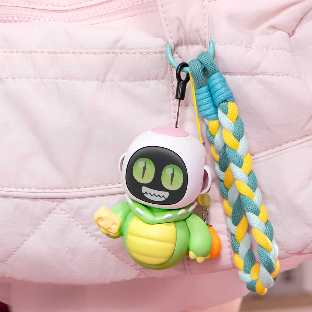 Expressive Keychain Robot With AI Chatting