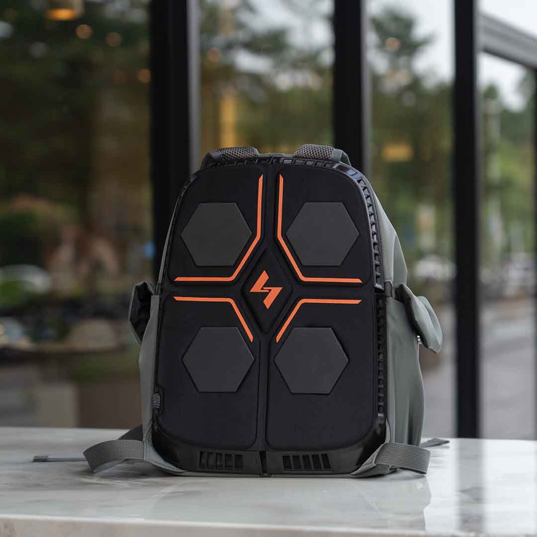The Smart Cooling And Heating Backpack - First Backer