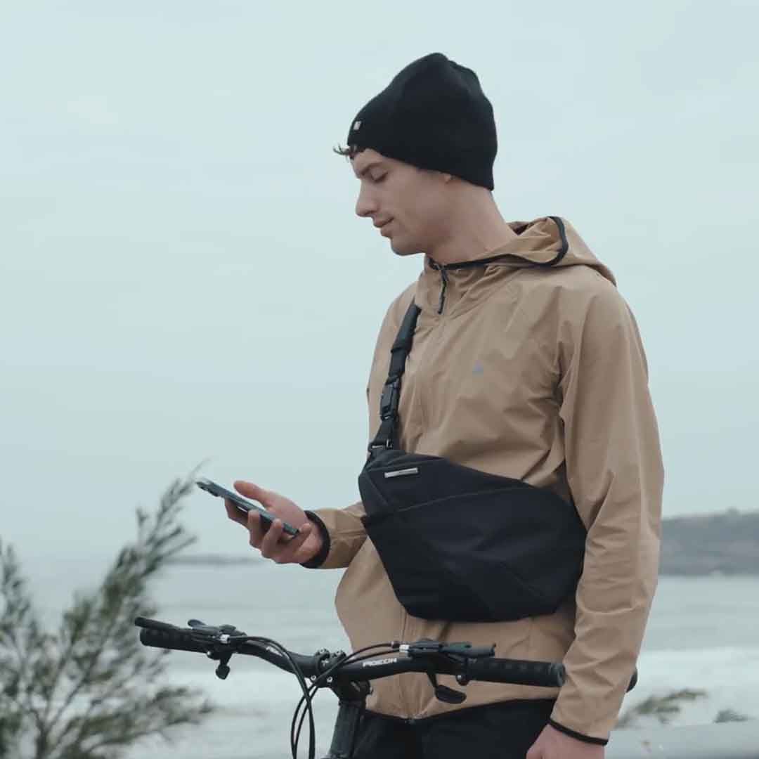 A Slim Modular Urban Bag That Moves With You