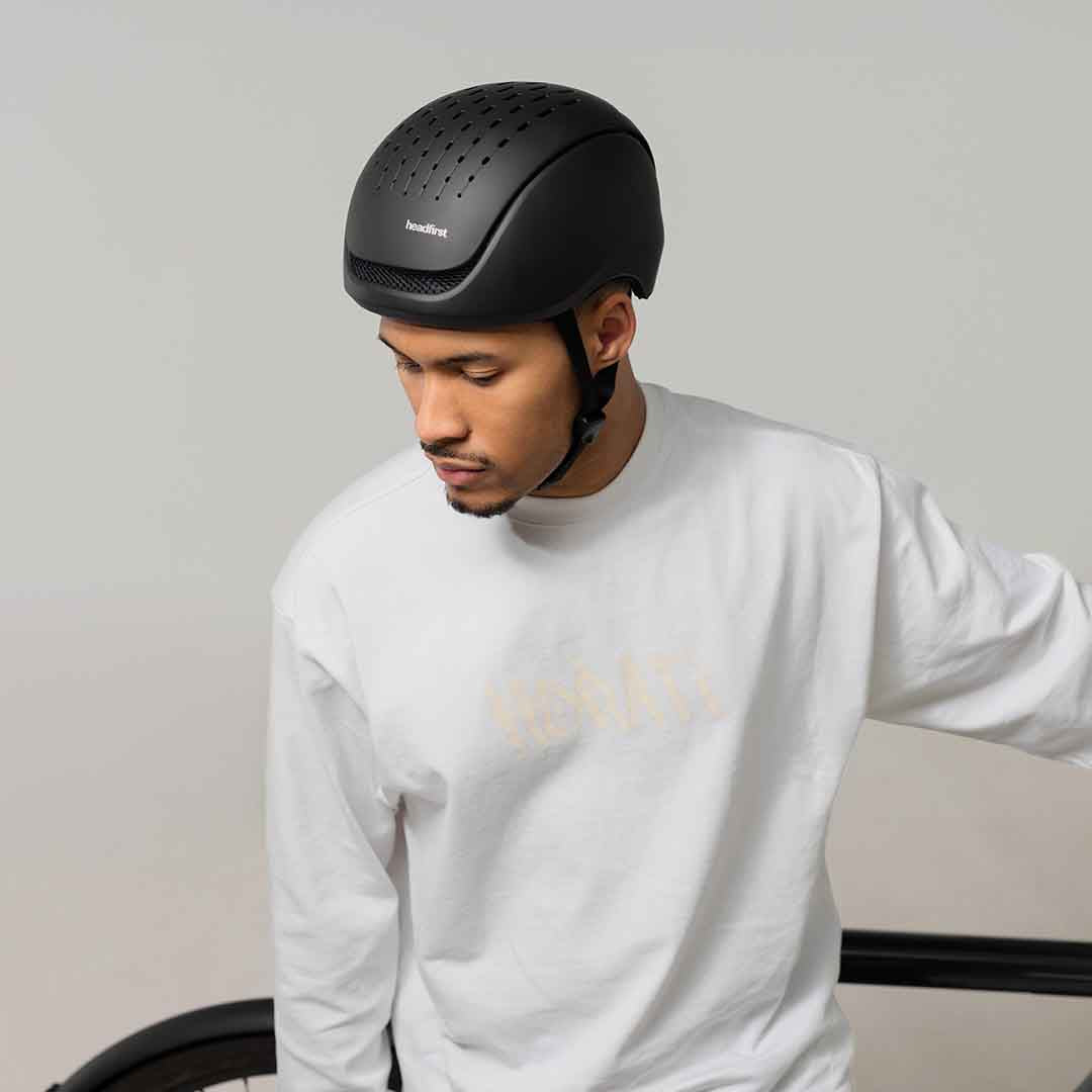 The Adjustable Helmet With Smart Brake Light Tech