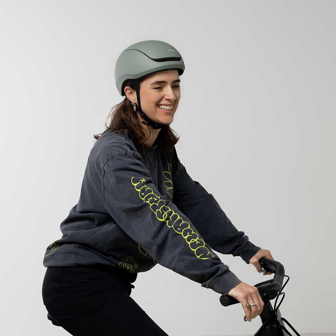 The Adjustable Helmet With Smart Brake Light Tech