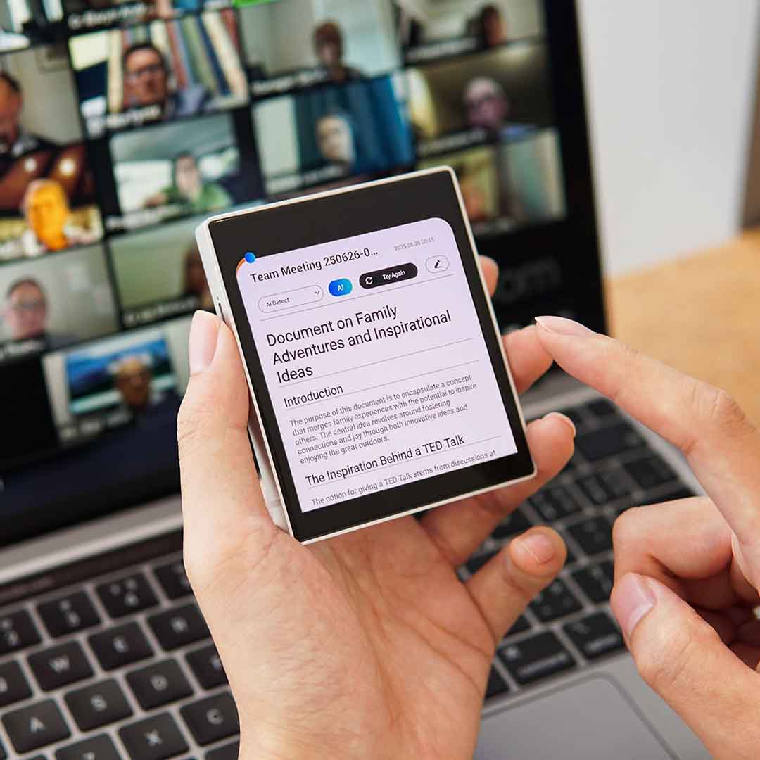 The Palm-Sized Phone That Thinks