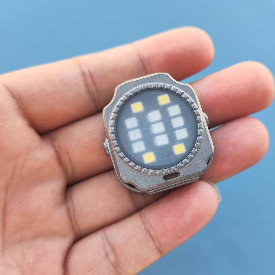 The Titanium Coin Size Light With 5 Colors