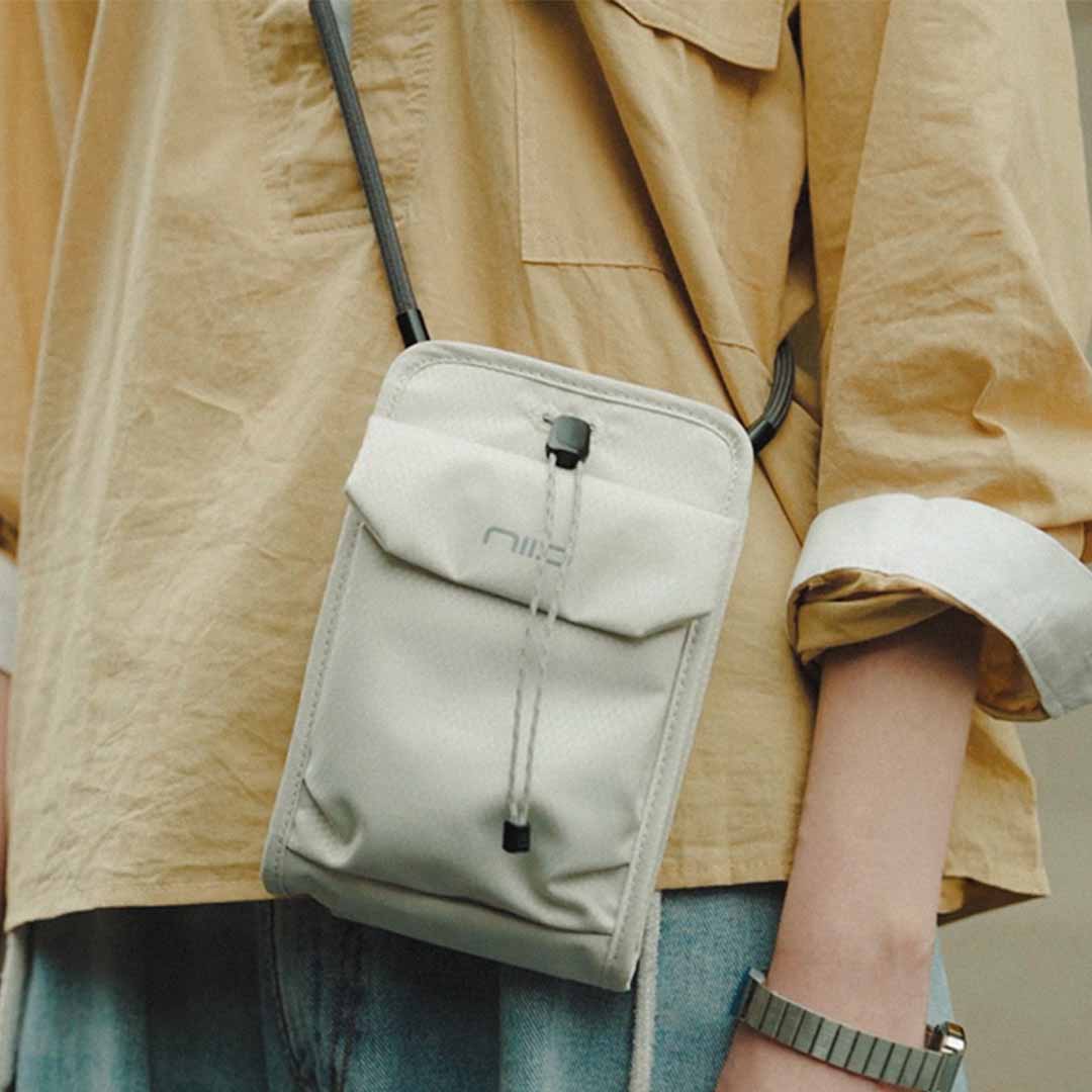 Magnetic EDC Pouch With One-Hand Access