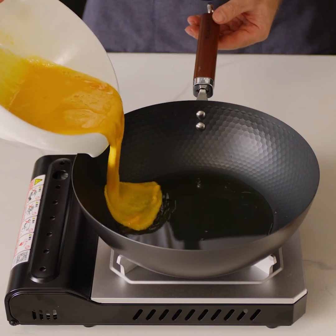 Coating-Free Nonstick Pan
