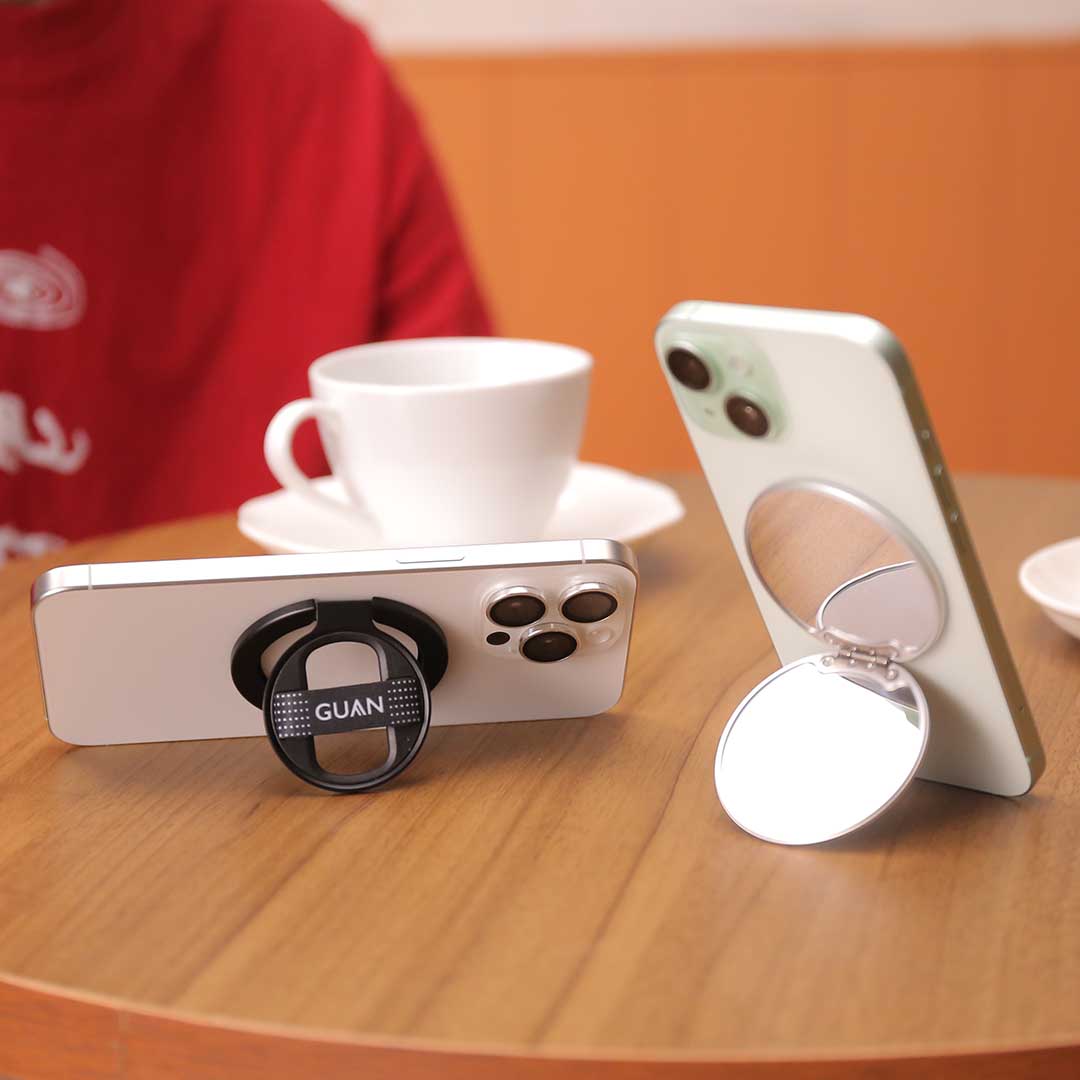 Snap. Grip. Stand. Mirror.