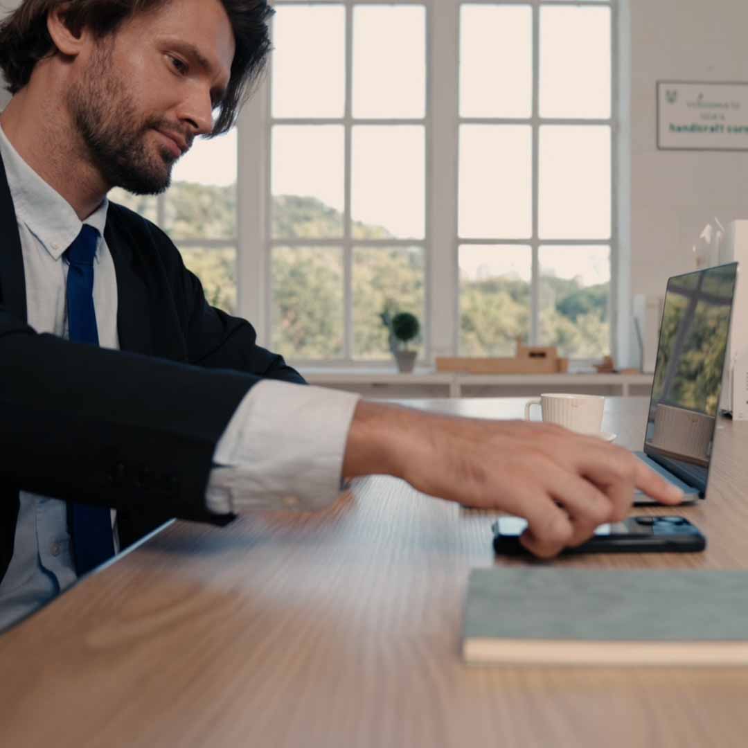 The AI E-Ink Hub For iPhone