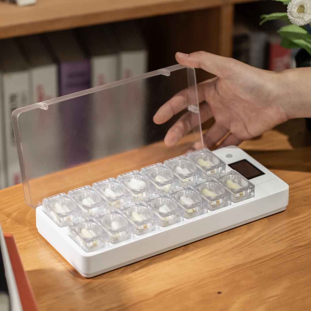 The 14-Slot Pillbox With Smart Alerts