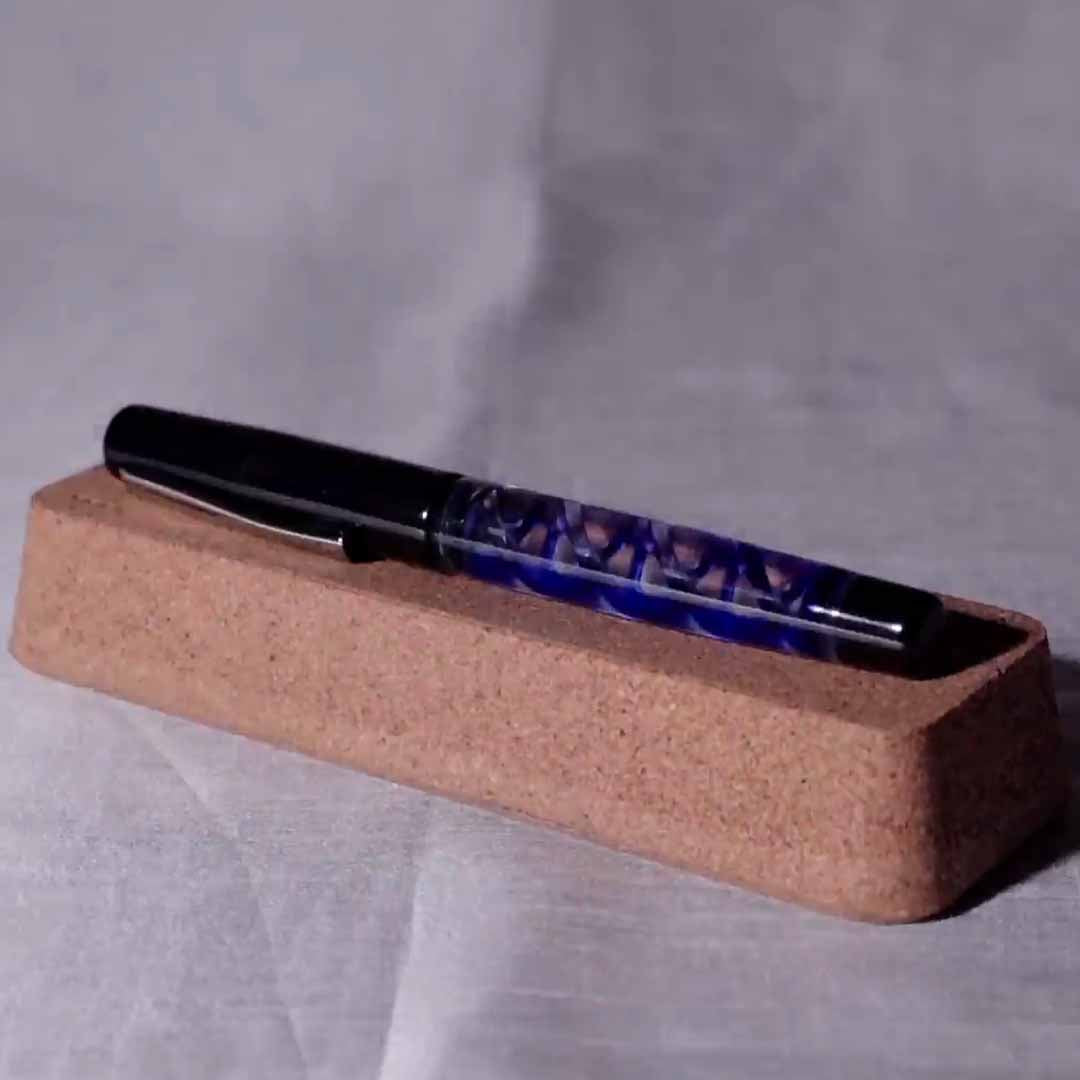 Fountain Writing With Visible Flow