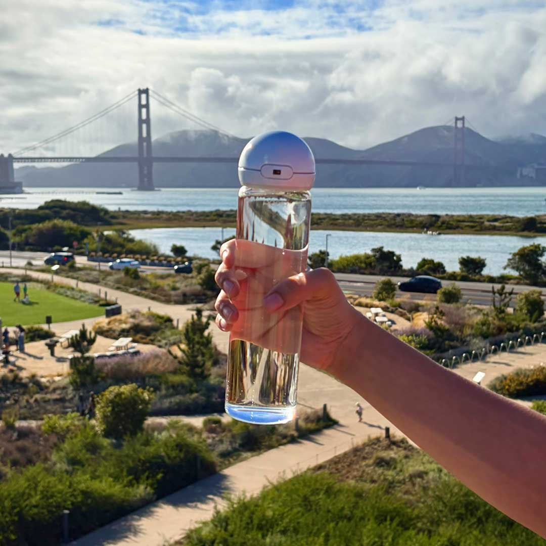 This Water Bottle Measures Your Hydration Levels