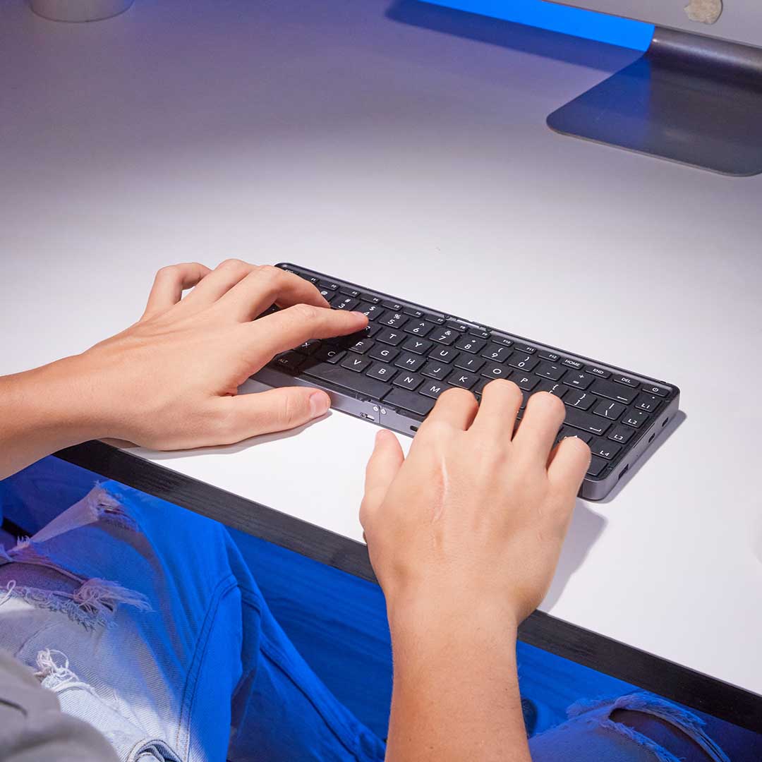 Unleash Power On The Go With This Foldable Keyboard PC