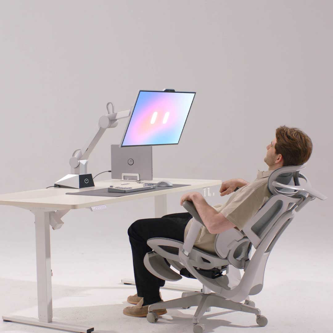 The First Robotic Monitor For Your Workspace