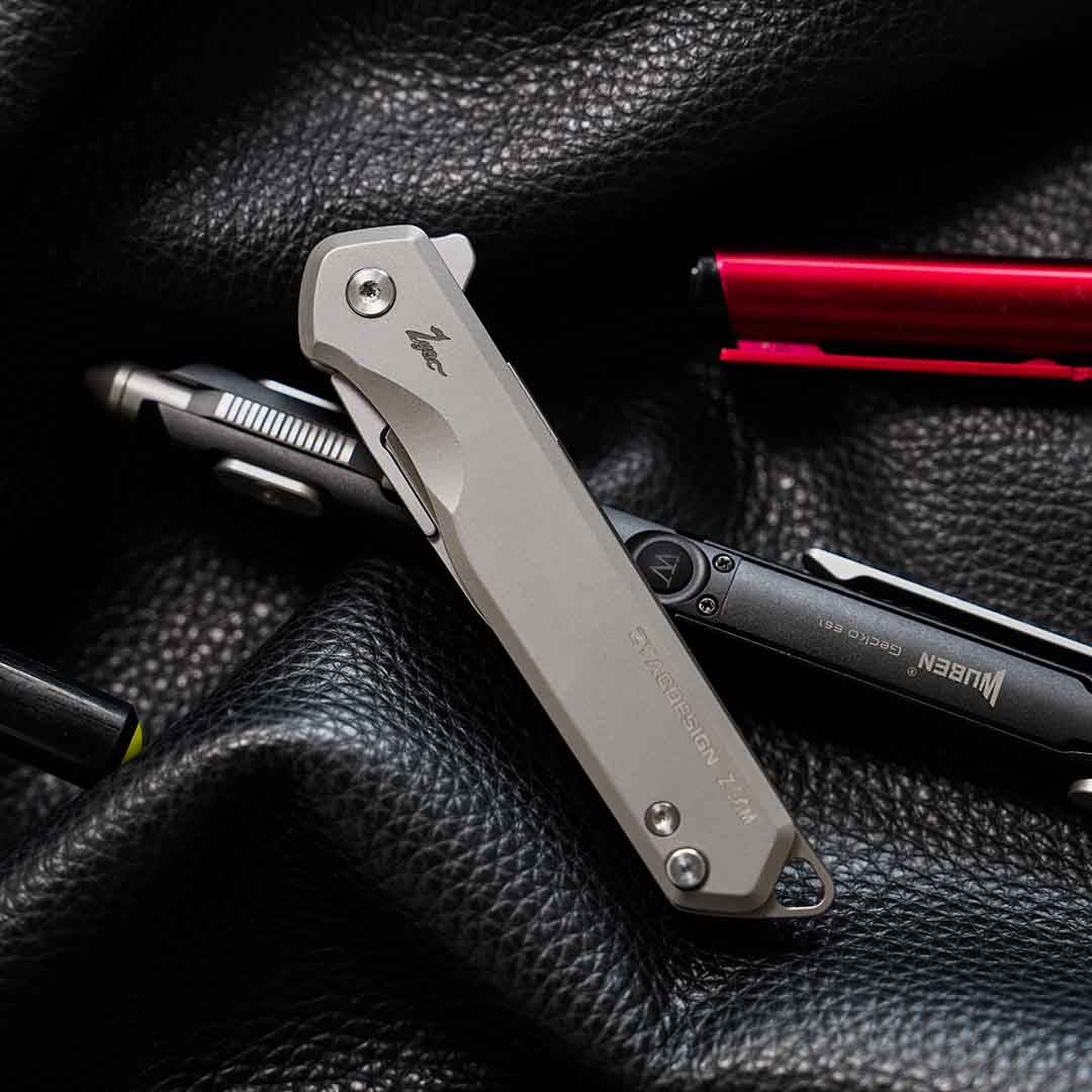 Built for Trail Tasks: A Titanium Knife That Swaps Blades Fast