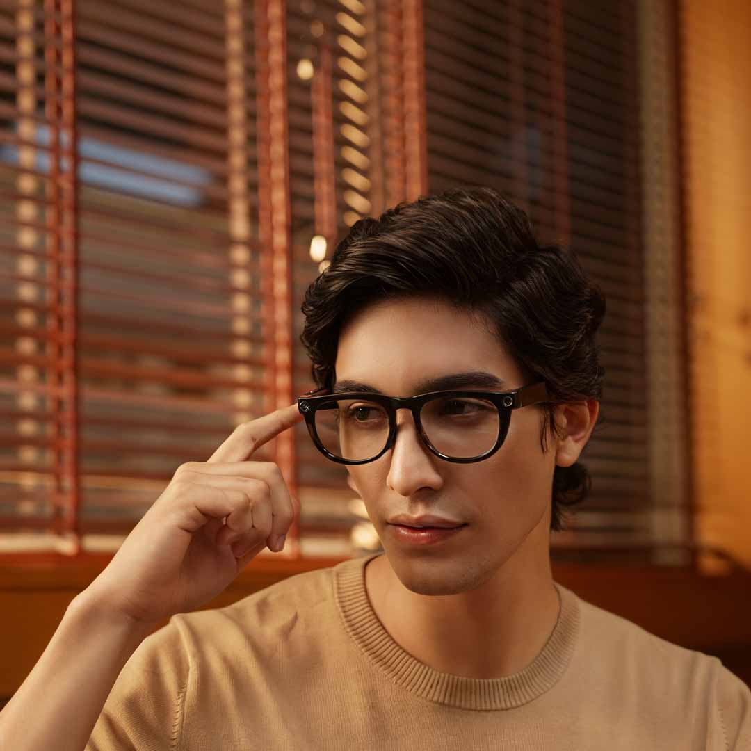 Snap in 2 Seconds. No Hands Needed.