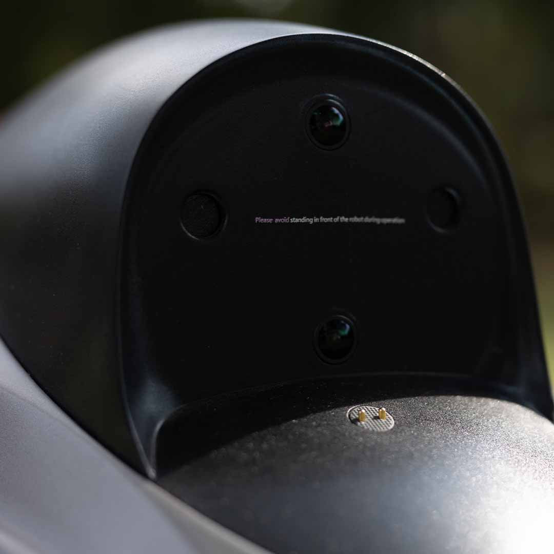 Wire-Free Vision Robotic Mower