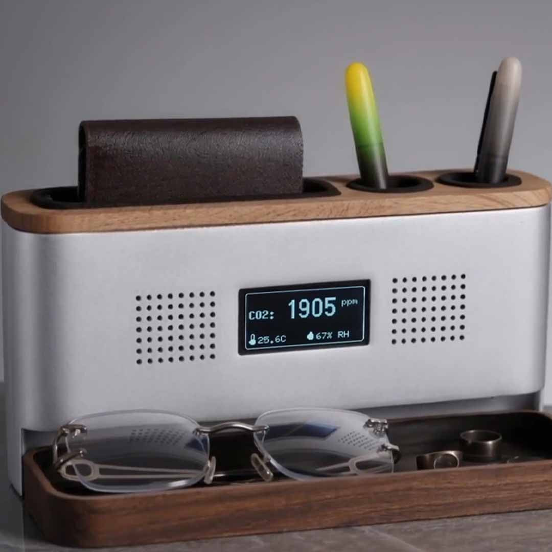 Your Desk, Finally Working Together