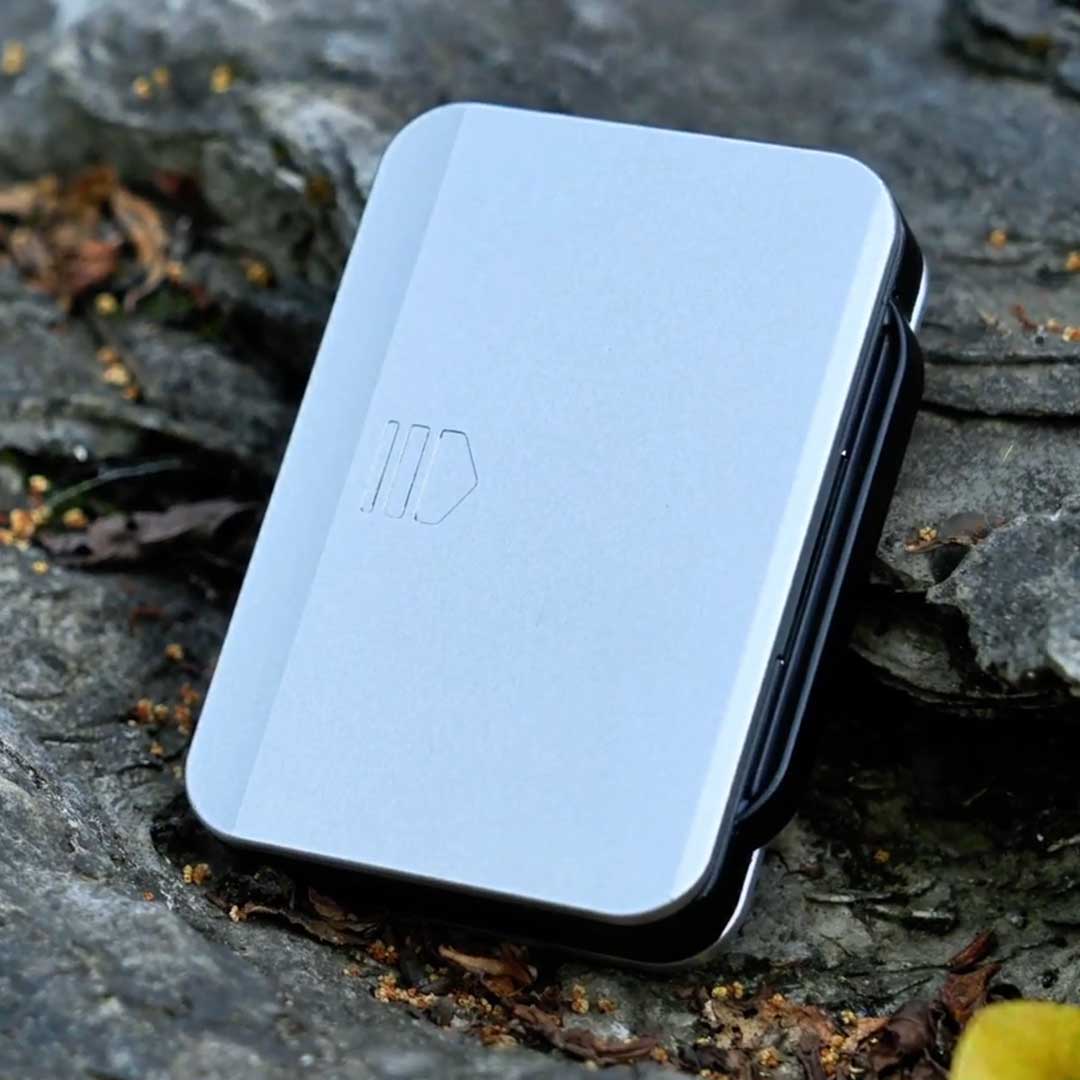 Slide, Store, Secure: The Smart Wallet for the Digital Age