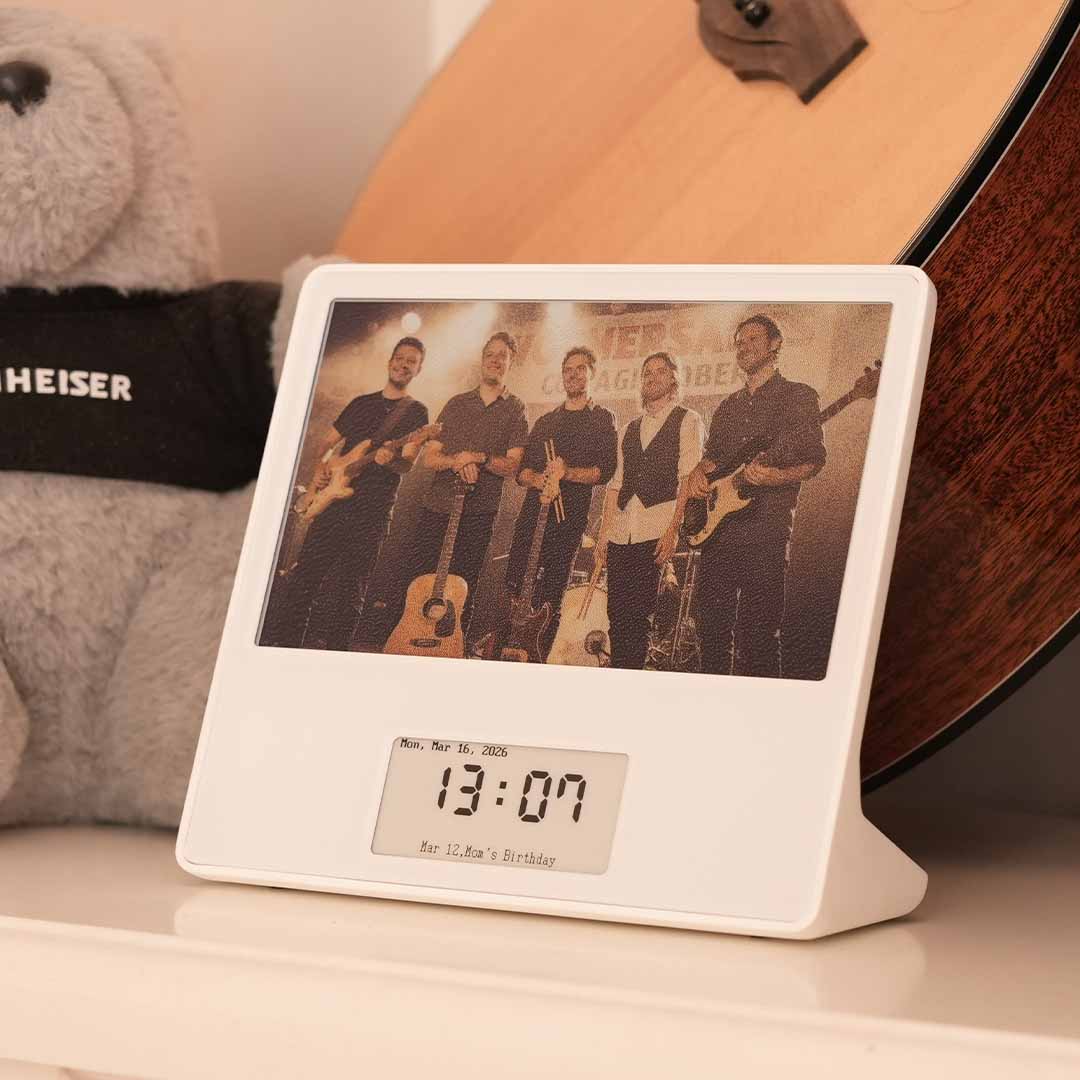 The Dual-Screen E-Ink Frame For Real Photos