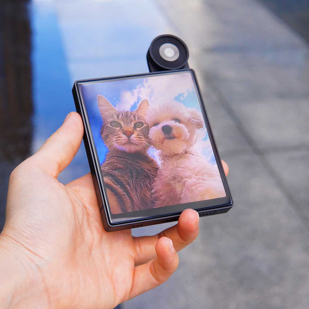 The Palm-Sized Phone That Thinks