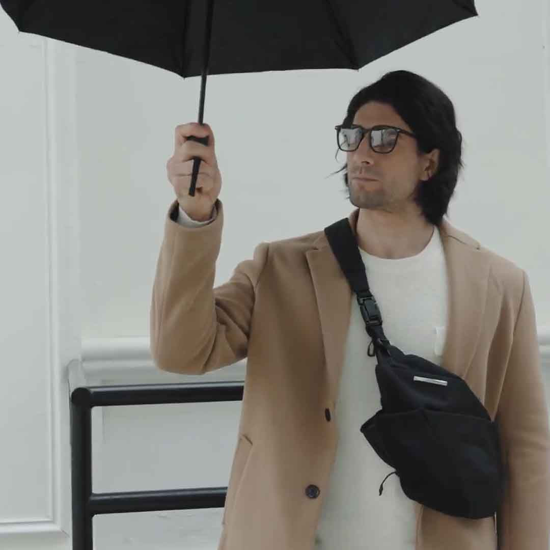 A Slim Modular Urban Bag That Moves With You