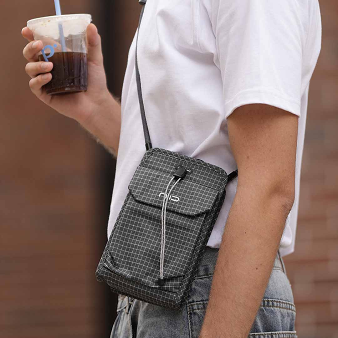 Magnetic EDC Pouch With One-Hand Access