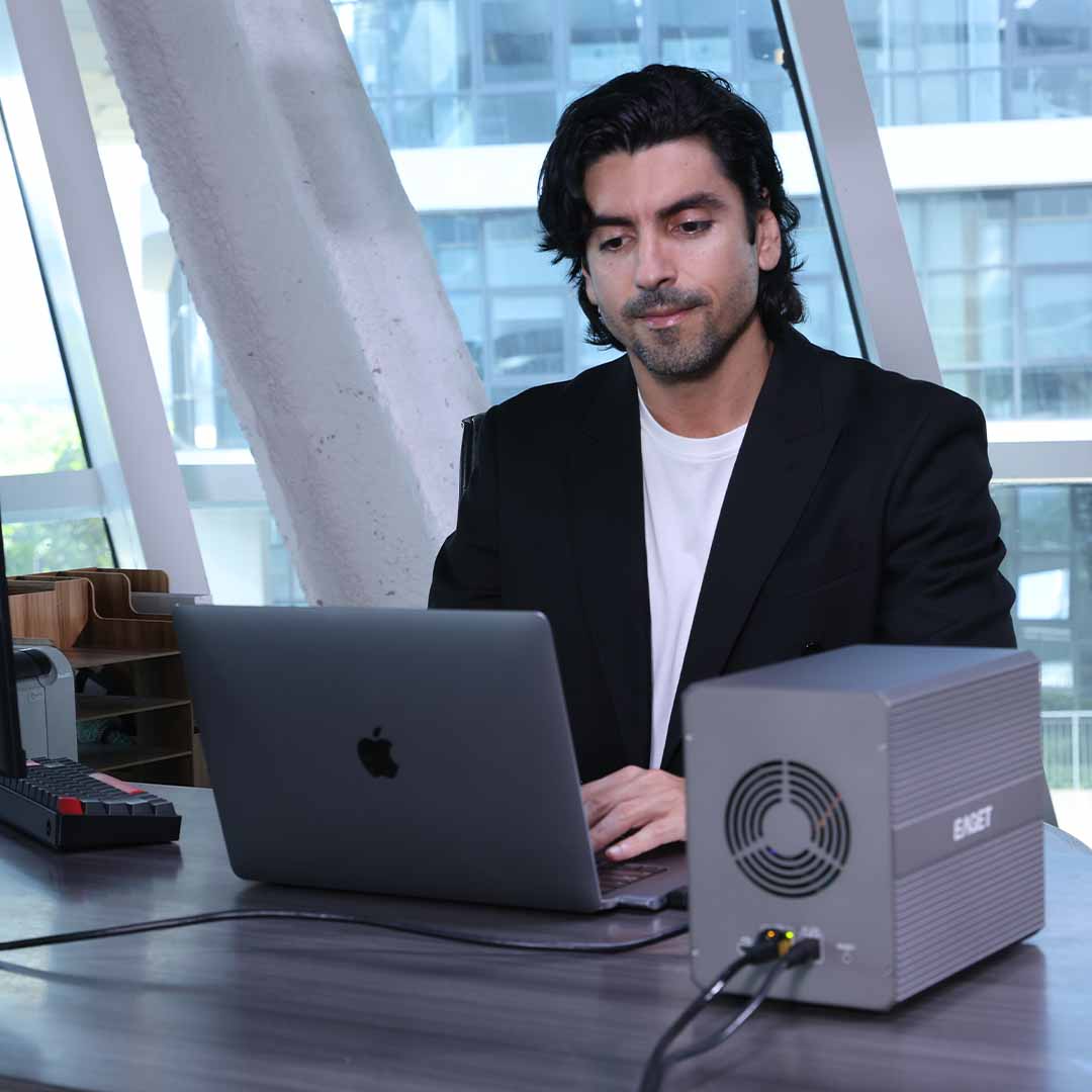 The Mini Server That Organizes Itself