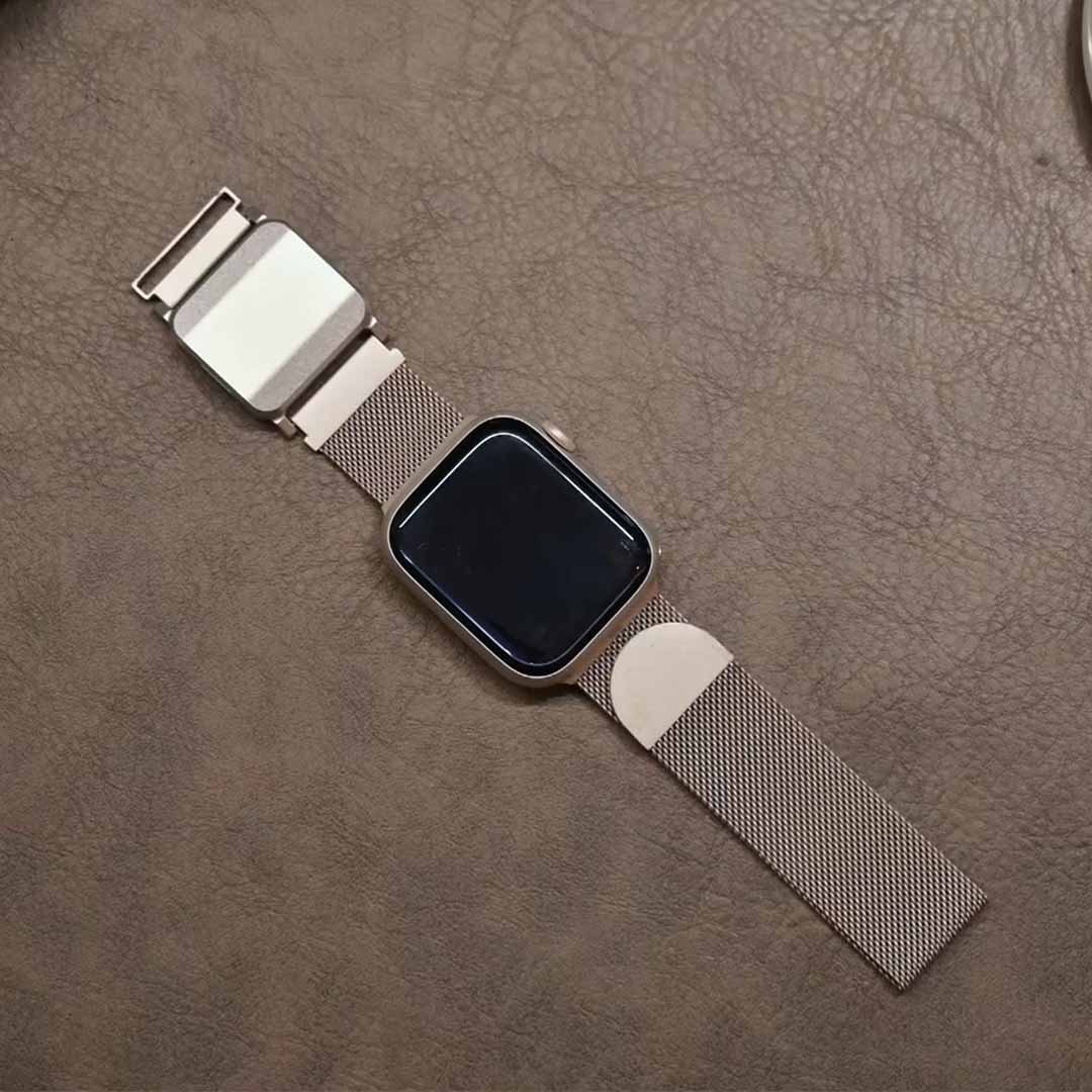 Apple Watch Band With Built-In Charger