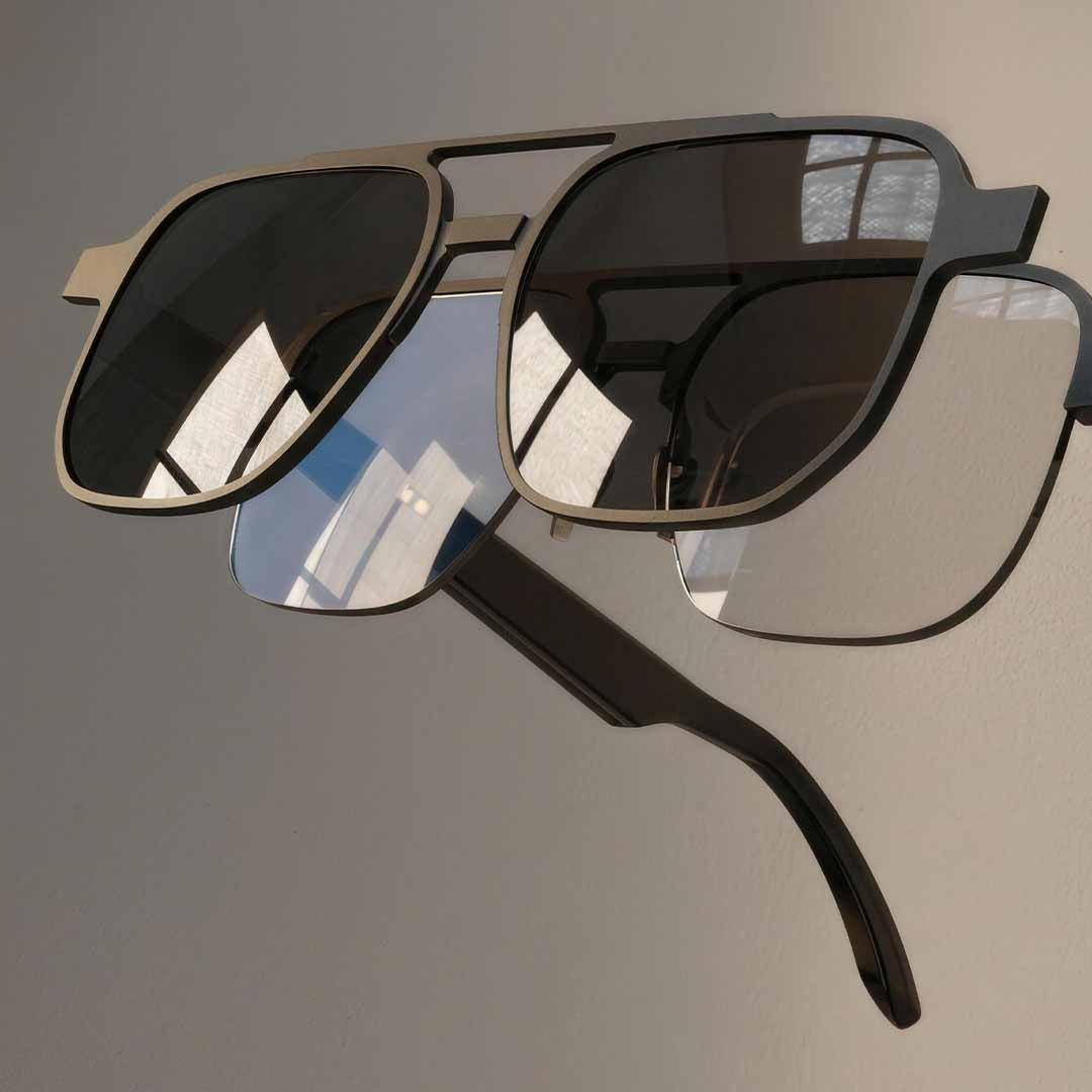 Magnetic Smart Glasses With Translation