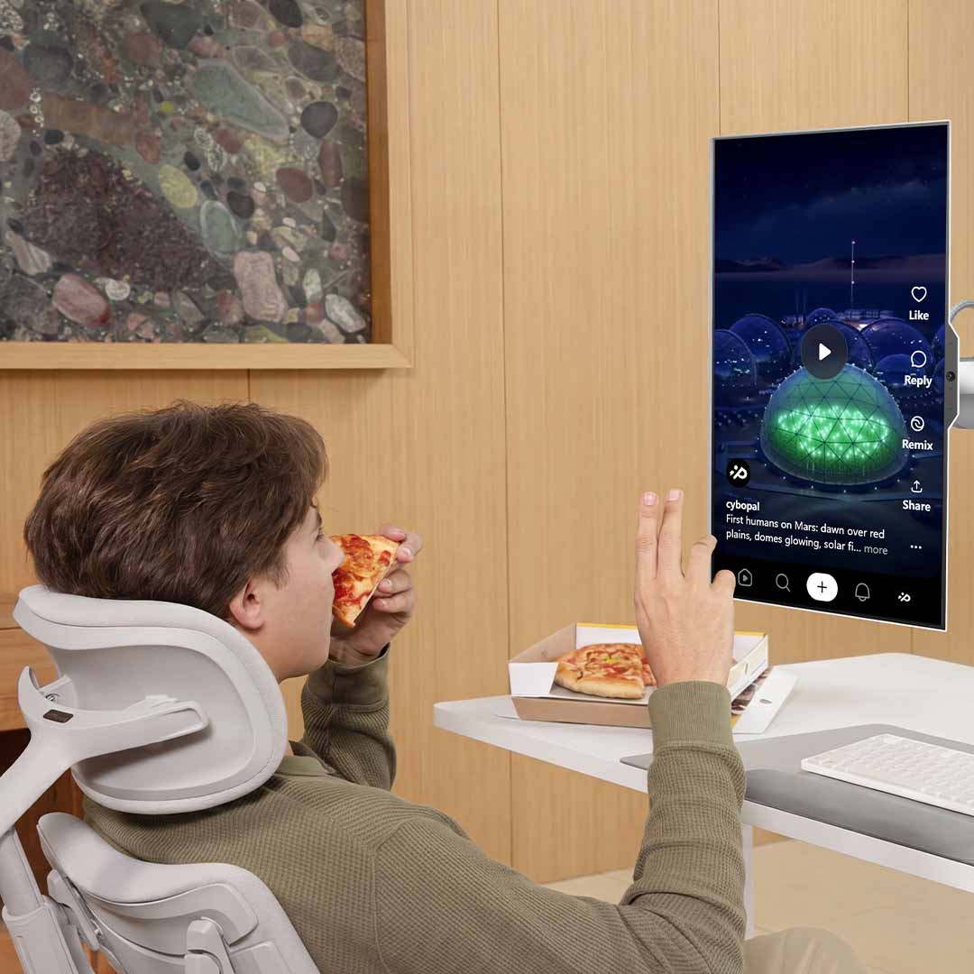 The First Robotic Monitor For Your Workspace