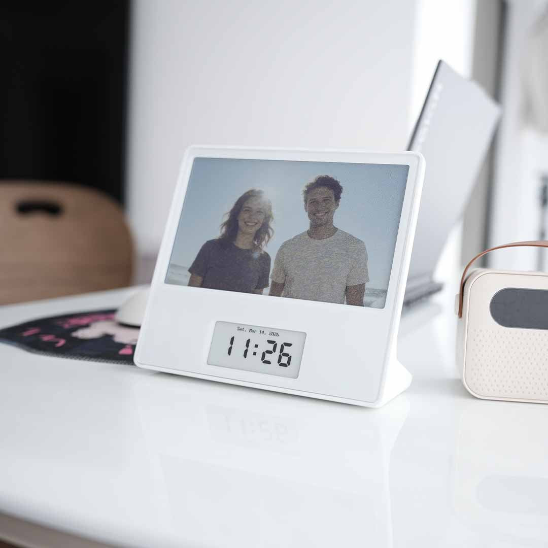 The Dual-Screen E-Ink Frame For Real Photos