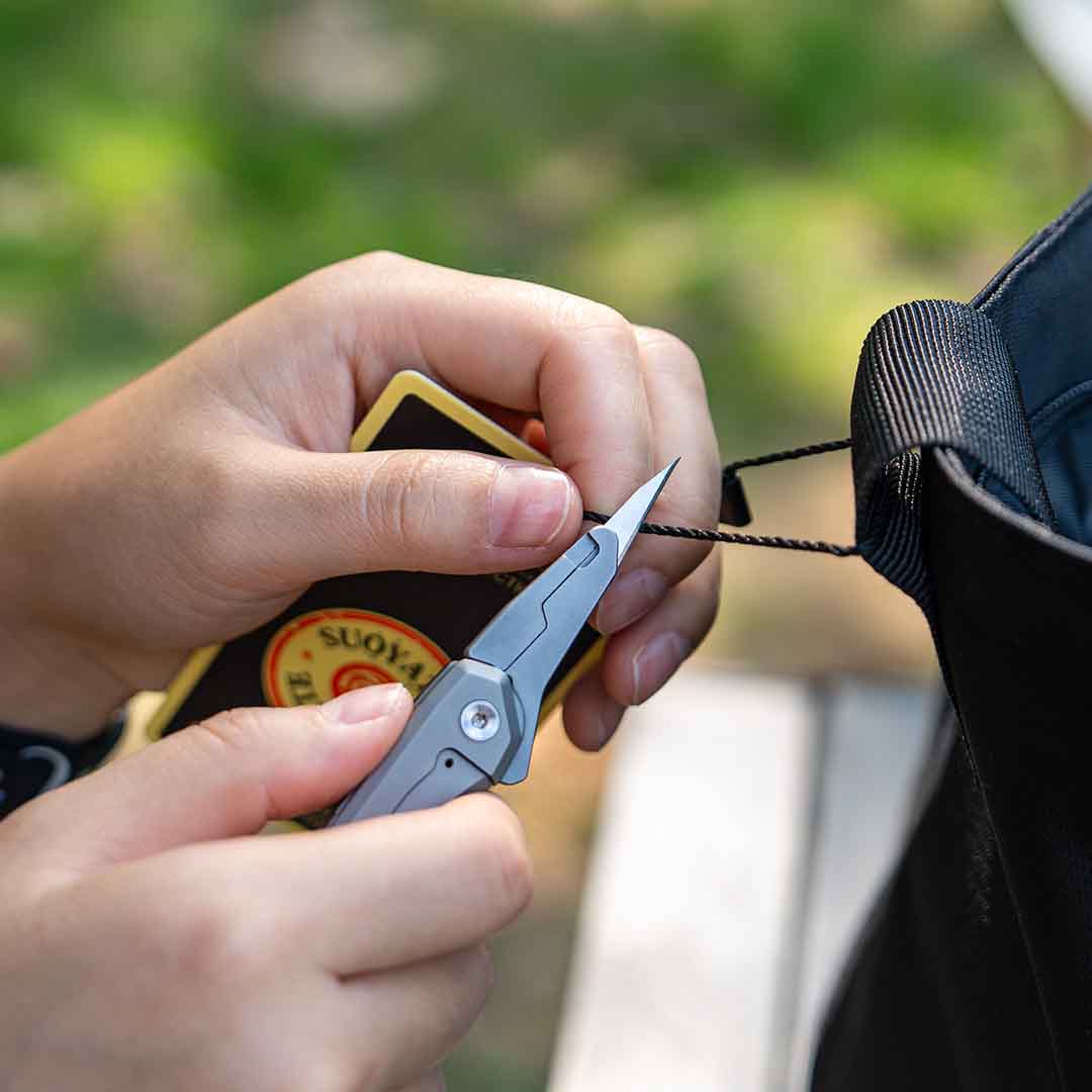 Titanium Utility Knife With Secure Backup Blades